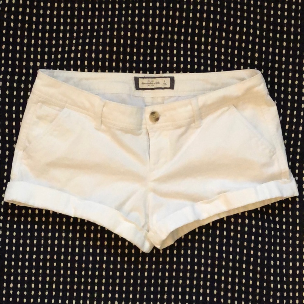 abercrombie & fitch white shorts with 4 pockets